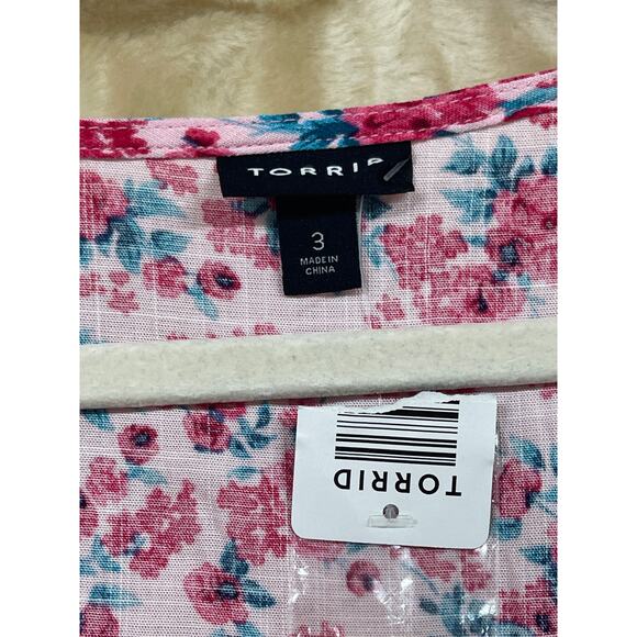 Torrid Women's Plus Size Blouse Top Size 3x Pink Floral Button up NWT - Picture 3 of 7